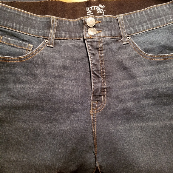 Terra & Sky Women's Plus Size Jeans - Picture 3 of 4